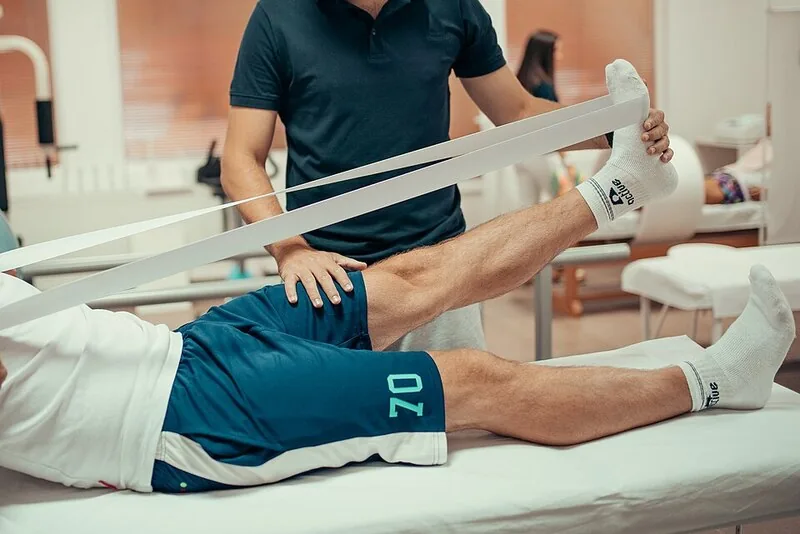 Sesi terapi physio untuk pemulihan member Reverse Gym Jambi